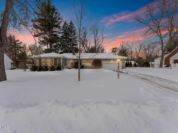 6 Maple Ridge Avenue, East Greenbush, NY 12061