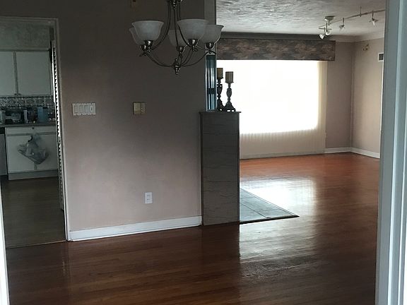 3rd image of 118 Flamingo Ave