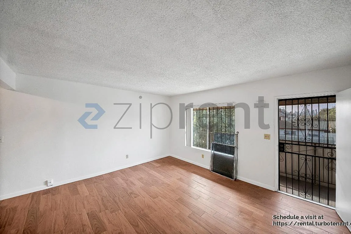 2 bed, 840 sqft, $2,250 — Photo 2