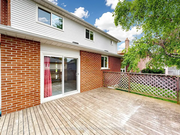 94 Howlett Ave — Photo 44