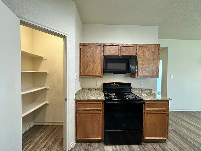 3323 Stonewall Dr — Photo 12