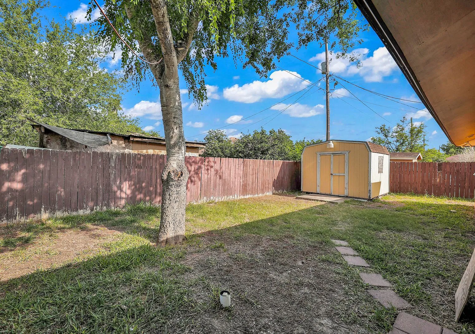 Spacious! Great Location! — Photo 4