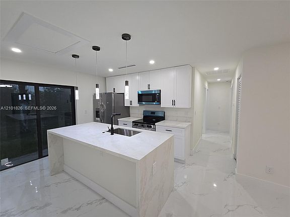 2nd image of 1031 E Hansen