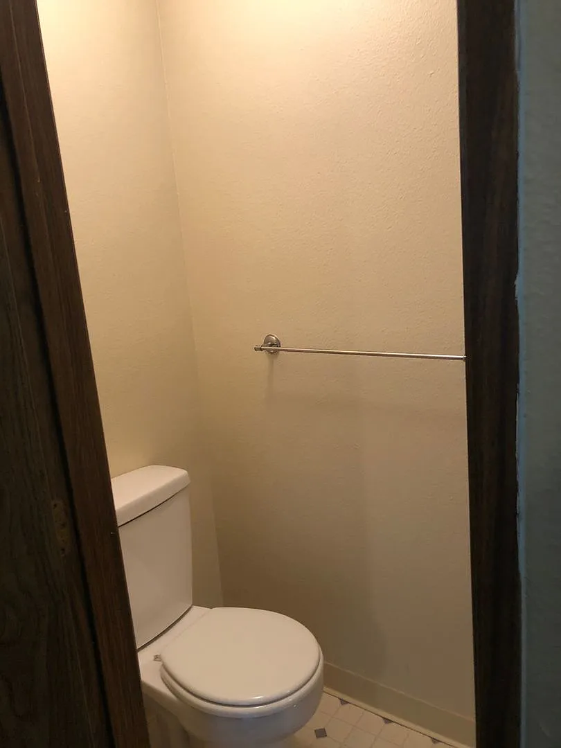 16th Ave. Condos — Photo 3