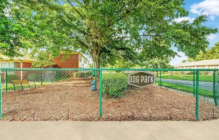 1800 Lookout Ln #4 — Photo 2