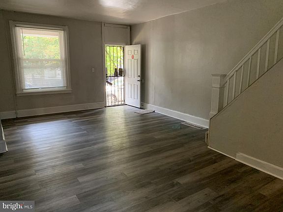 5th image of 1504 S Lindenwood St