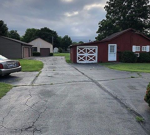5th image of 1417 Winona Dr