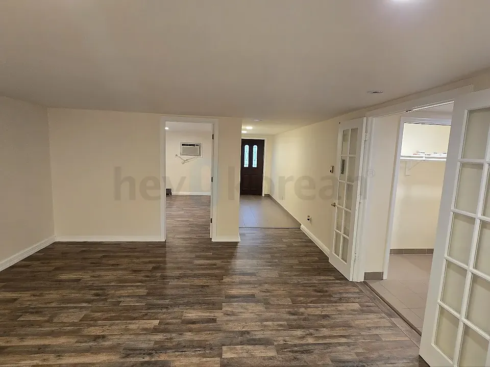 488 Walnut St #1