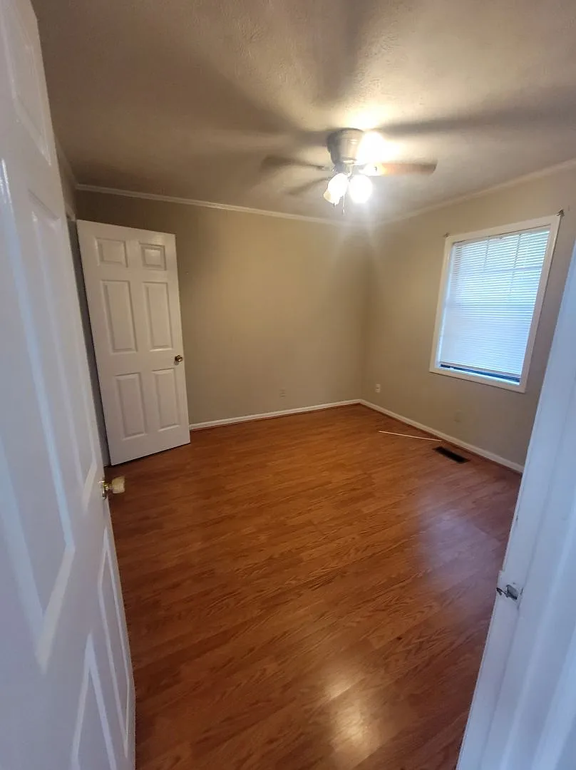 C and C Apartments — Photo 4
