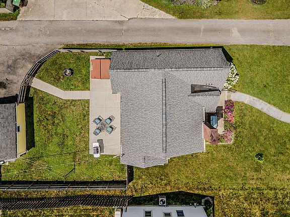 3rd image of 2106 Union St