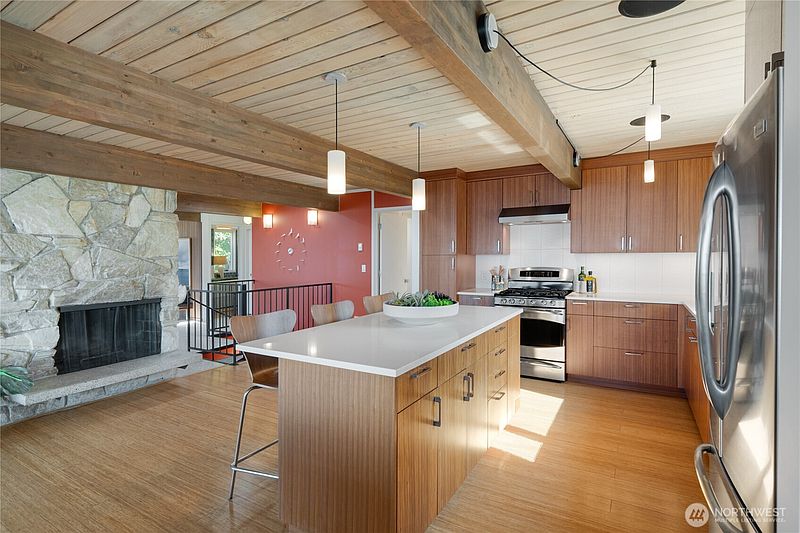 3rd image of 2730 53rd Avenue SW