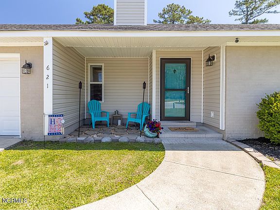 3rd image of 621 Walden Pl