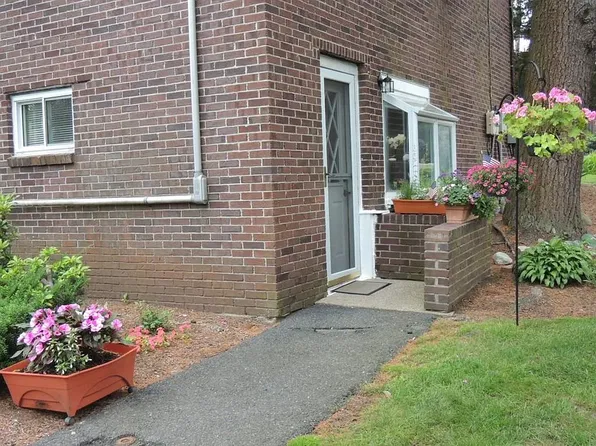 35 Will Dr Unit 1, Canton, MA 02021