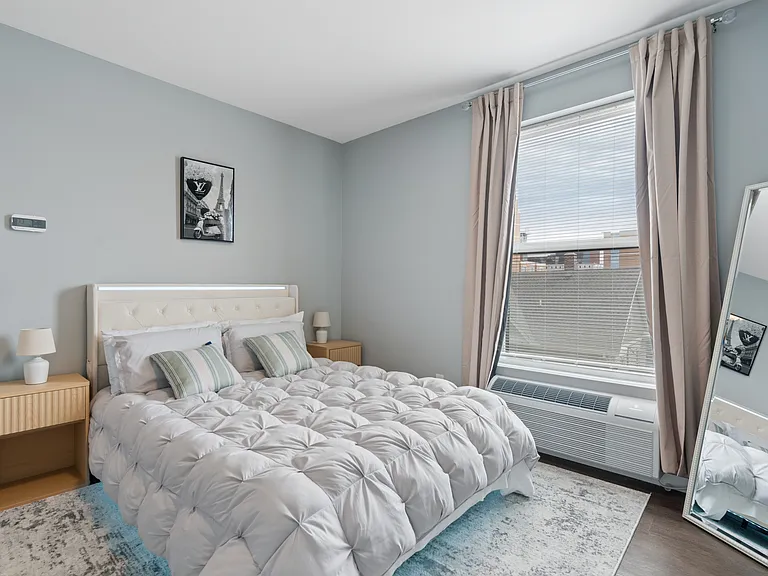 2432 Chicago Ave #401 — Photo 11