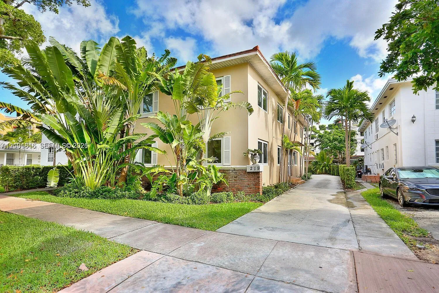 Coral Gables Douglas Sec — Photo 1