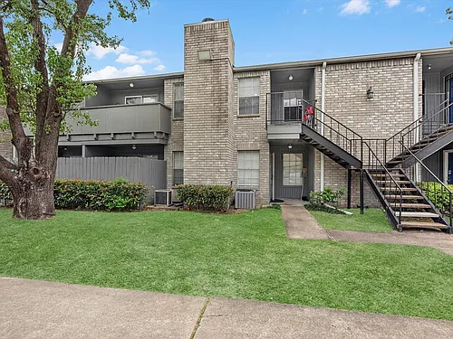 9700 Leawood Blvd Photo 1