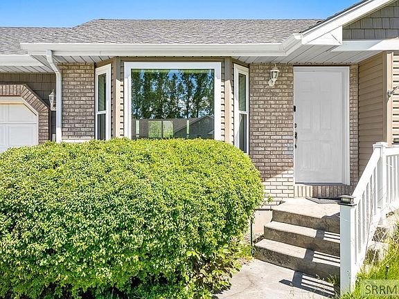 4th image of 3845 E Ridgeview Cir