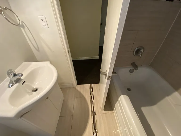 76 Eastwood Rd #X — Photo 16