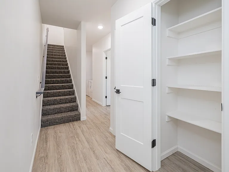 1102 E Hurd St #C — Photo 15