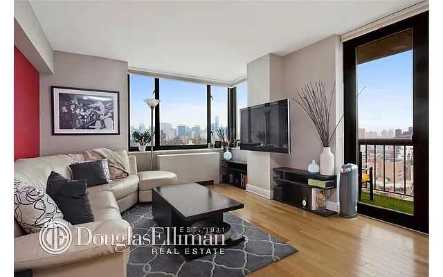 Rented by Douglas Elliman | media 16