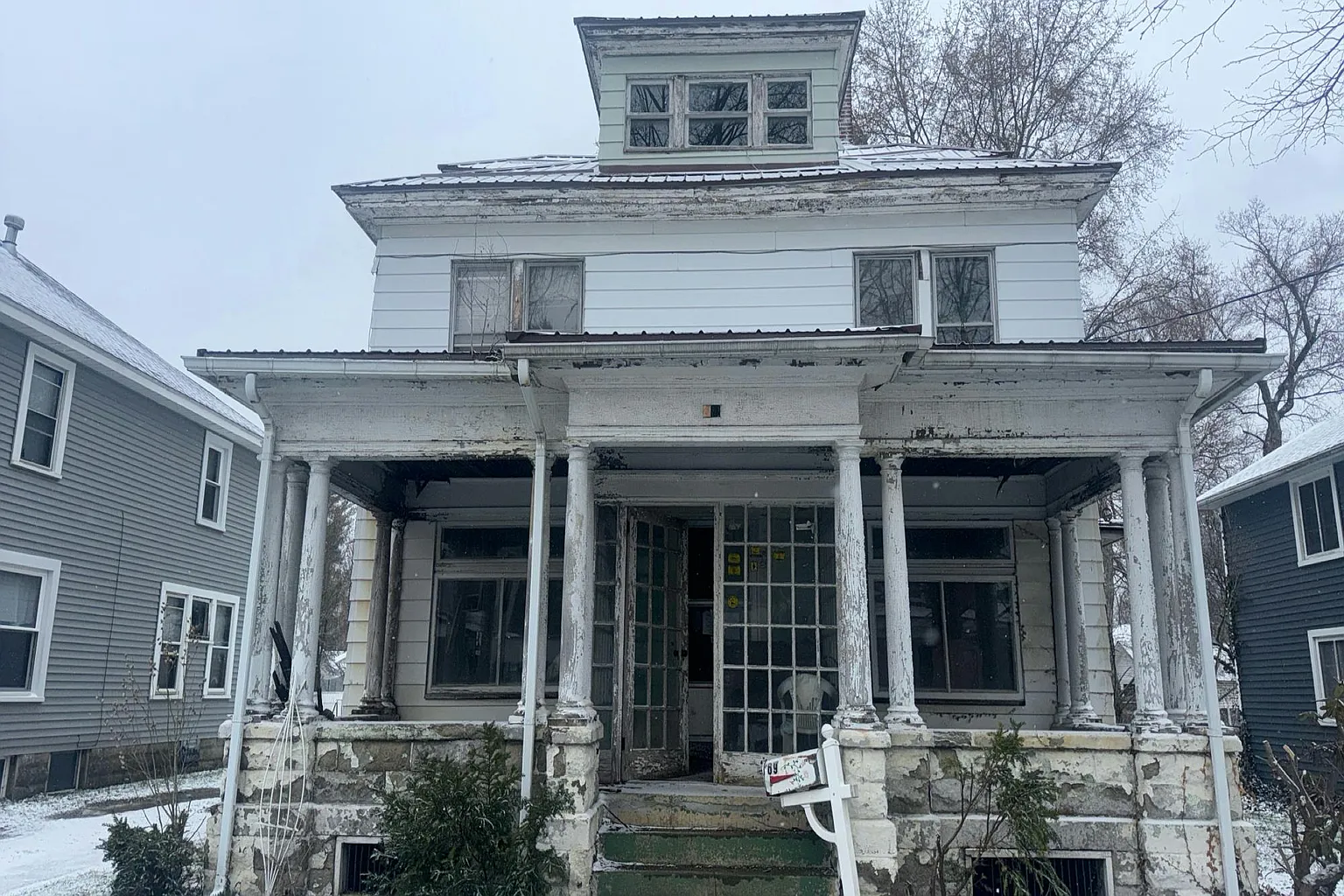 69 W High St photo 1