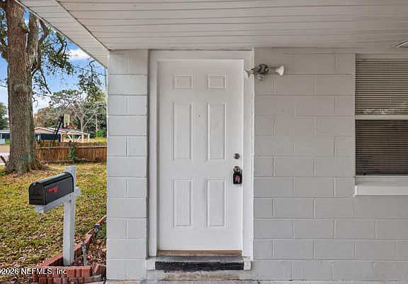 3rd image of 7143 KING ARTHUR Road N
