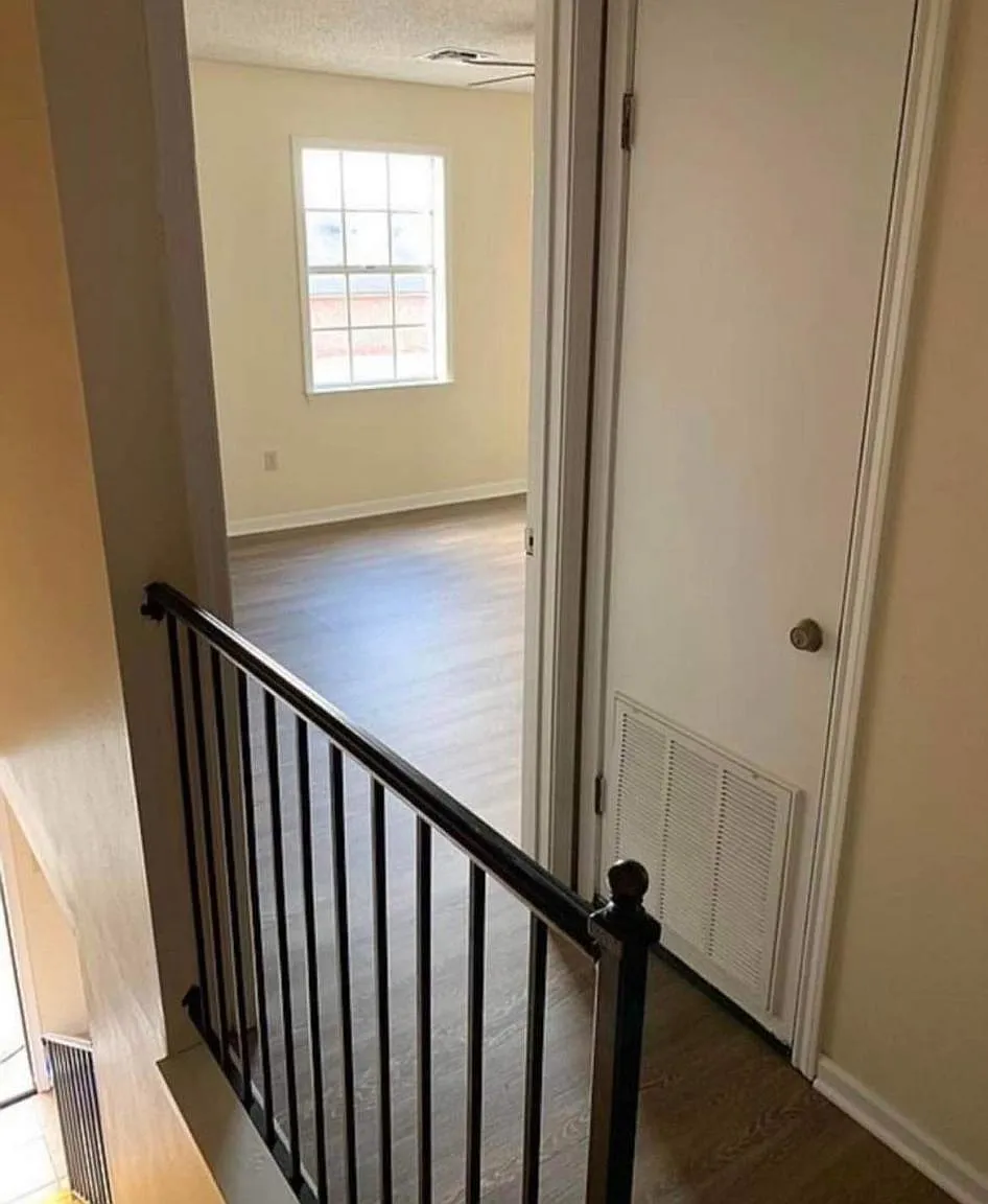 220 Gloria St — Photo 4