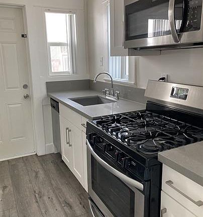 5th image of 366 Walnut Ave #366