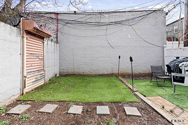 Rented by ERNY LLC | media 18