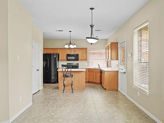 5th image of 6403 Lauren Ln