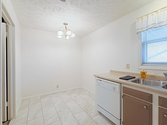 5th image of 5508 S 42nd Street Ct