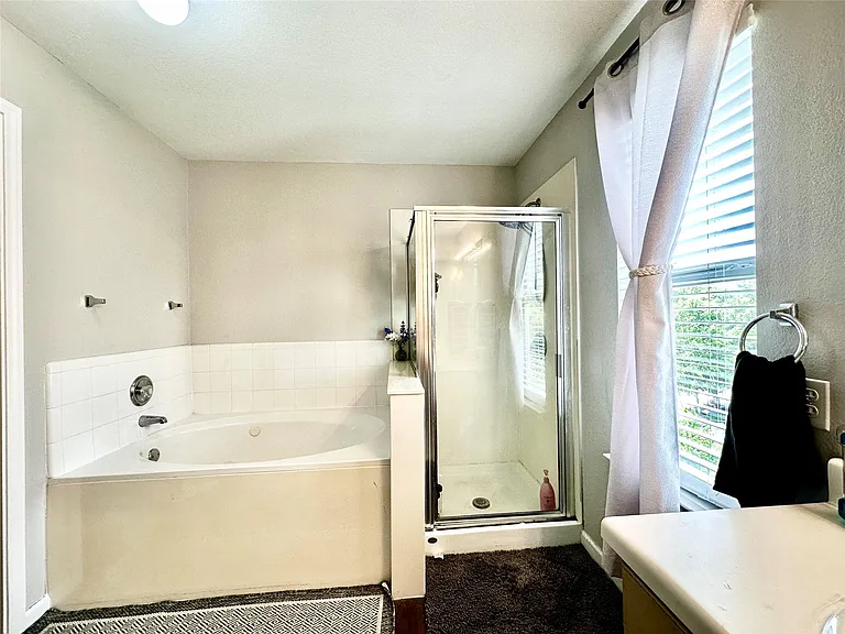817 Tapestry Cv — Photo 16