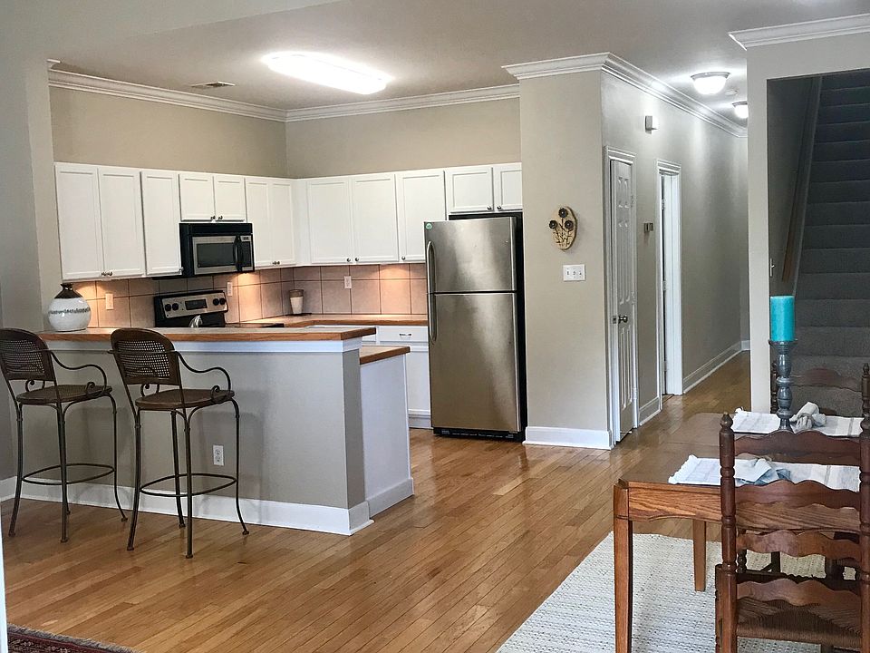 Open plan w/vaulted ceilings