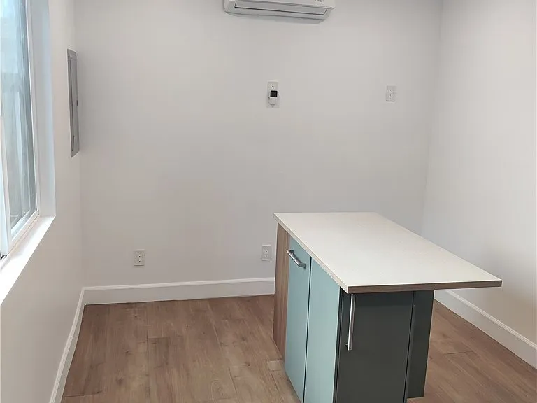 2618 S Bentley Ave — Photo 4