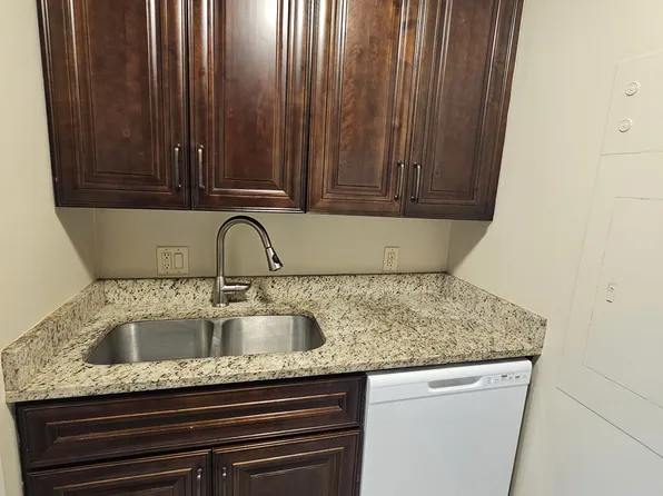 1803 E St #203, Lincoln, NE 68508