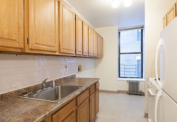 5th image of 938 Saint Nicholas Ave APT 8