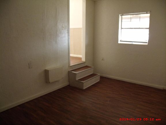 5th image of 1435 NW Hoover Ave