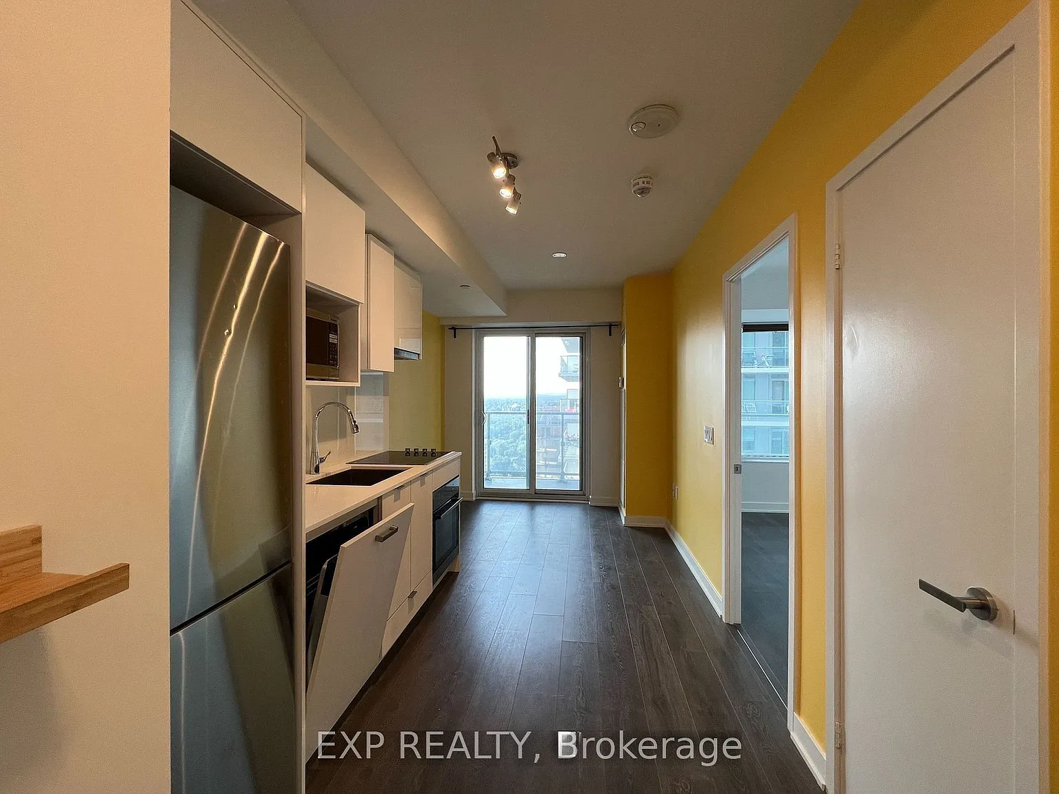 1 bed, $2,000 — Photo 1