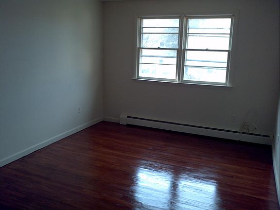 5th image of 205 Maplewood Ave APT 11