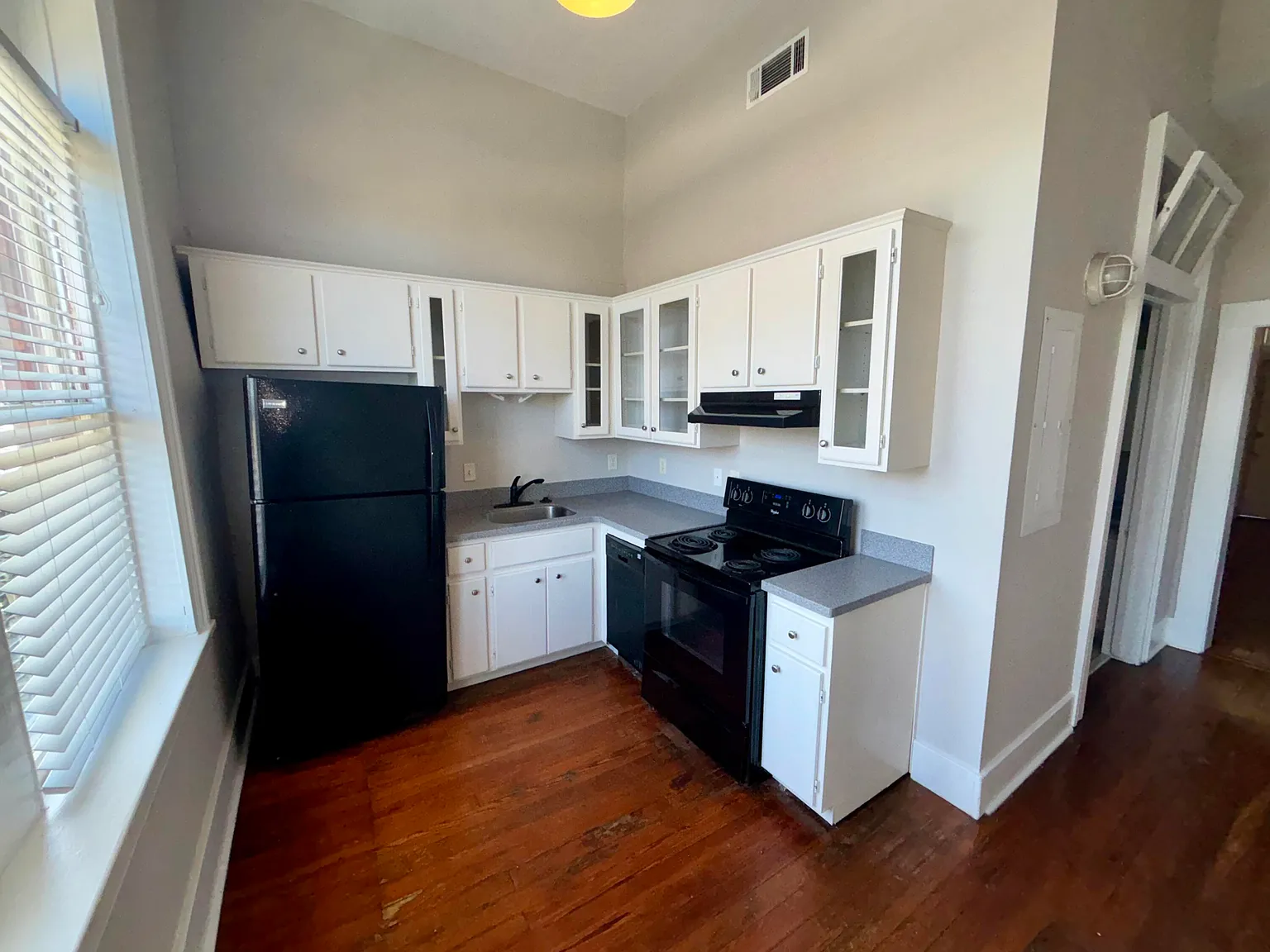 2 bed, 1.0 bath, 900 sqft, $1,075 — Photo 4