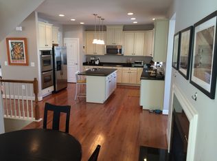 110 Pearl St, Herndon, VA 20170