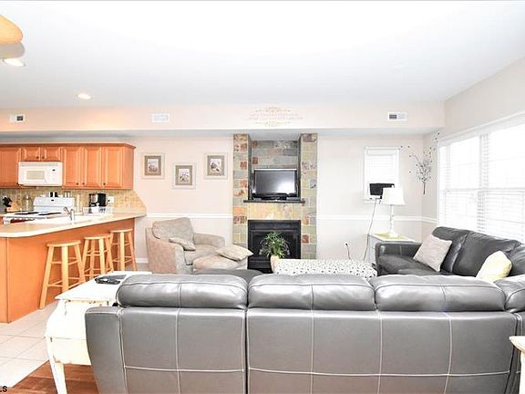 4th image of 640 Asbury Ave APT 2