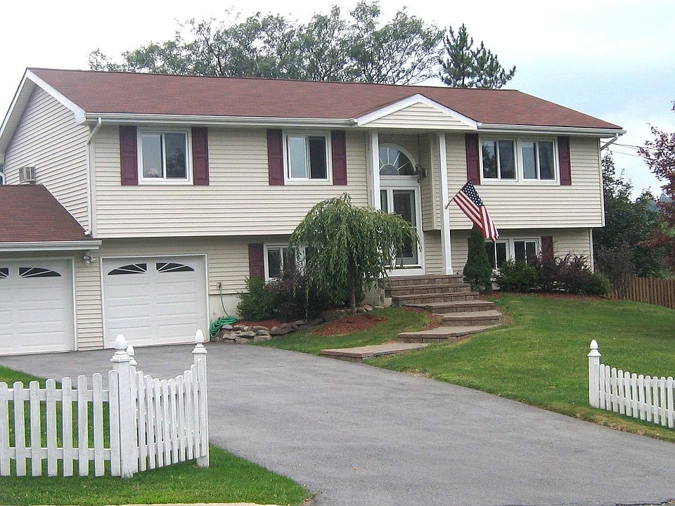 1st image of 4 Evergreen Ln