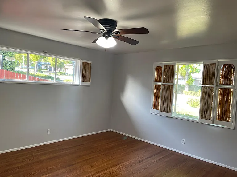 1085 Riviera Dr — Photo 40