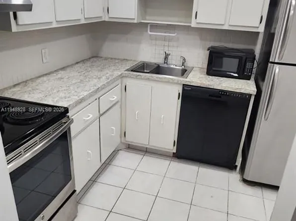 20379 W Country Club Dr, Aventura, FL