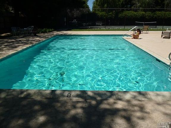 2nd image of 526 Arcadia Dr