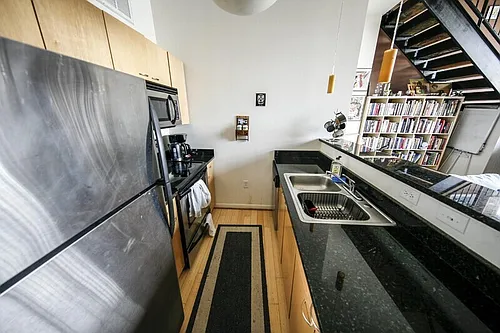1011 W Marshall St #208 Photo 1