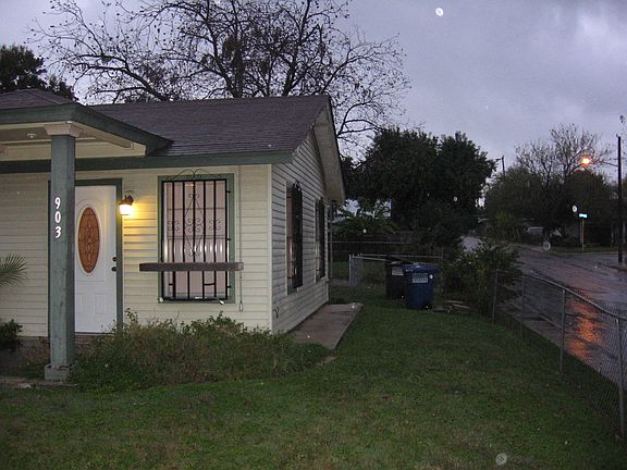3rd image of 903 Marquette Dr
