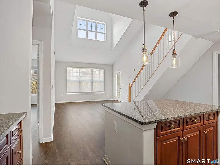 35 W Broad St #404 — Photo 7