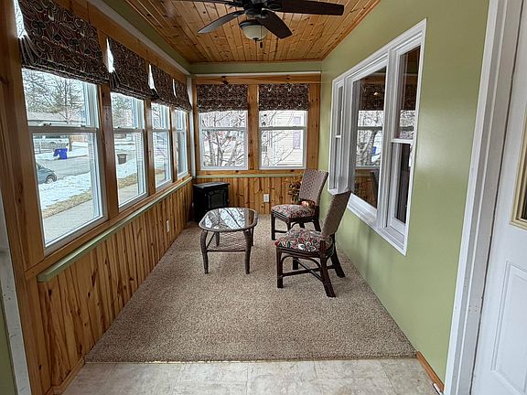 3rd image of 721 W Commercial St